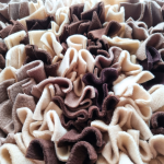 mata-wechowa-brazowa-bezowa-dla-psa-i-kota-interaktywne-karmienie-brownie-01