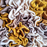 mata-wechowa-brazowa-bezowa-musztardowa-dla-psa-i-kota-interaktywne-karmienie-01