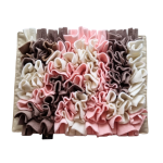 Szyta mata węchowa dla kota i psa MAGNOLIA SNIFF & EAT w odcieniach ecru, cappuccino i brudnego różu.